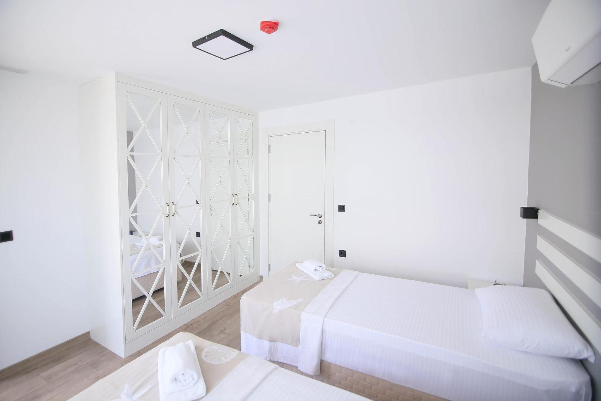 Krem Marin Otel Çeşme Exterior foto